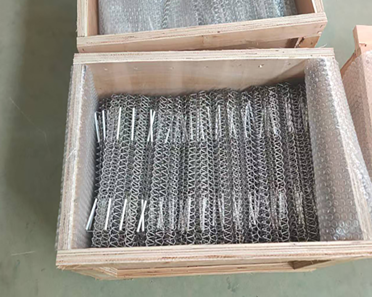 ベトナムの大手太陽光発電メーカーに特注ソーラー乾燥機用メッシュベルトを納入