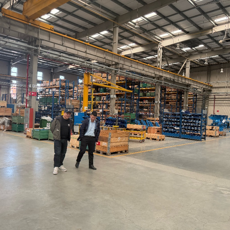 大手企業を訪問し、新たな機会を探る