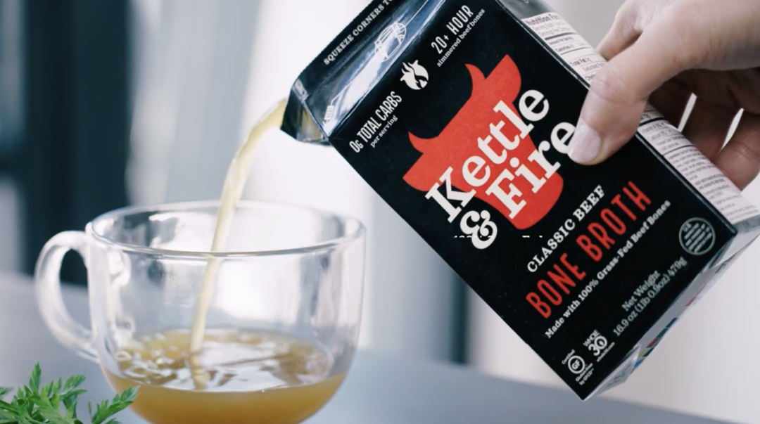 Le bouillon d'os, plat familier sur la table, peut-il vraiment être consommé comme une boisson ?
