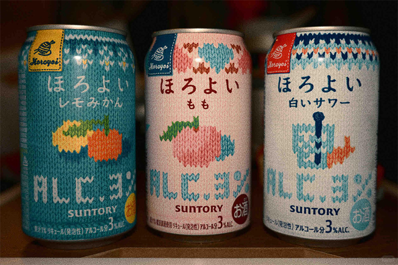 Suntory a donné à ses boissons un look « pull » ! L'ambiance hivernale est au rendez-vous !