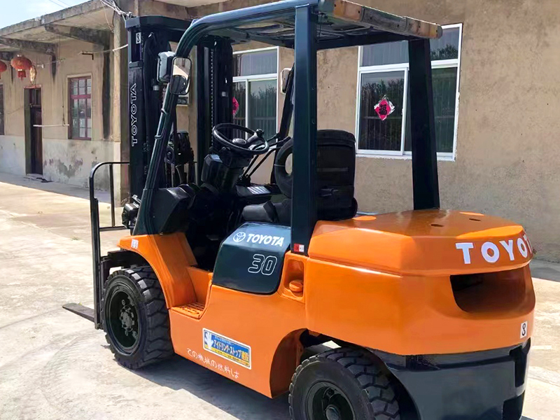 Used TOYOTA (1)30p