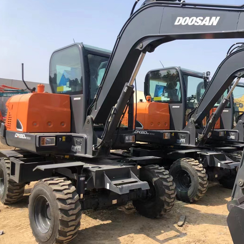 Second hand wheel excavator Doosan dx...