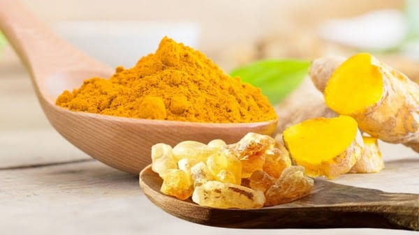 Pot lua Boswellia și turmeric în același timp?