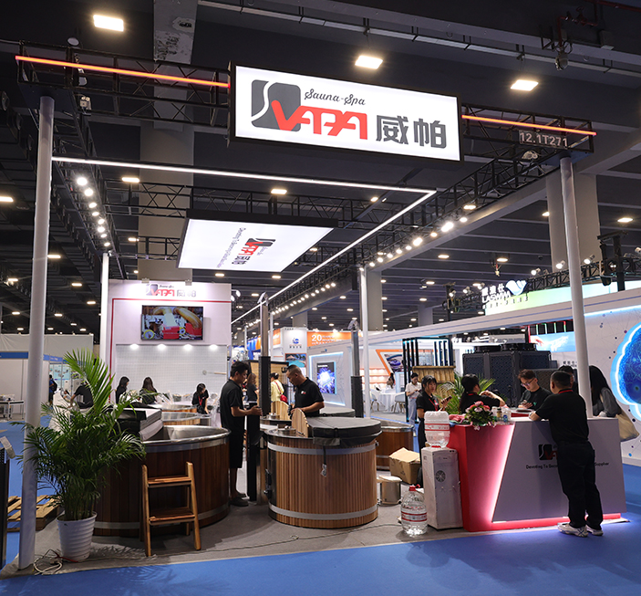 Group photo of exhibition customers (1)