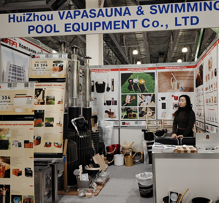 Group photo of exhibition customers (5)