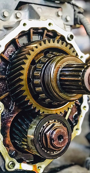 closeup-gears-of-car-engines-that-have-been-removed-for-overhaul-and-repair-in-the-car-garage_t20_Kva0oE