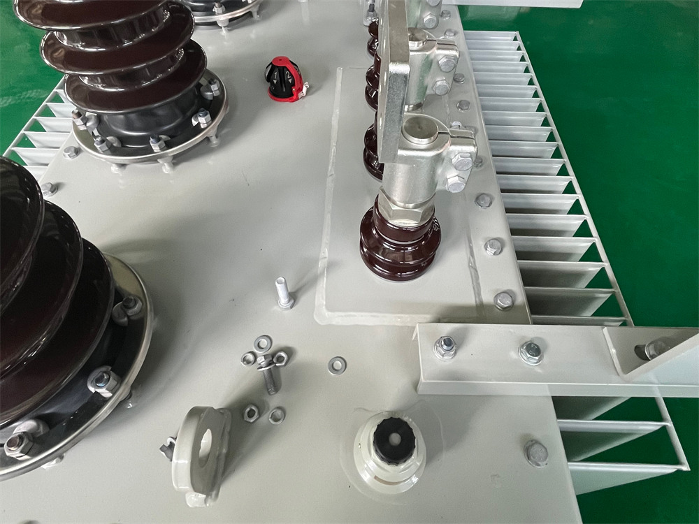 High-Efficiency 220kVA Oil Transformers for Heavy-Duty Applications (5)