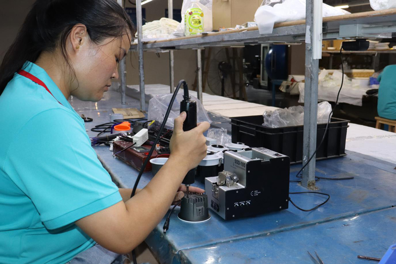 7-Downlight-prodcution