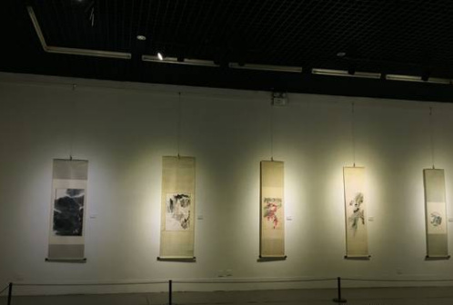 博物馆轨道灯.jpg