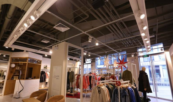 商店轨道灯.jpg