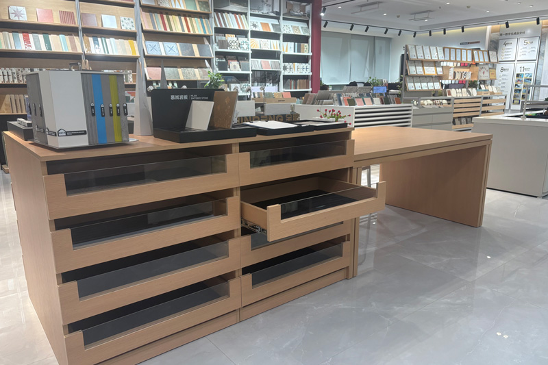 Who said display tables can’t showcase and serve as workstations?