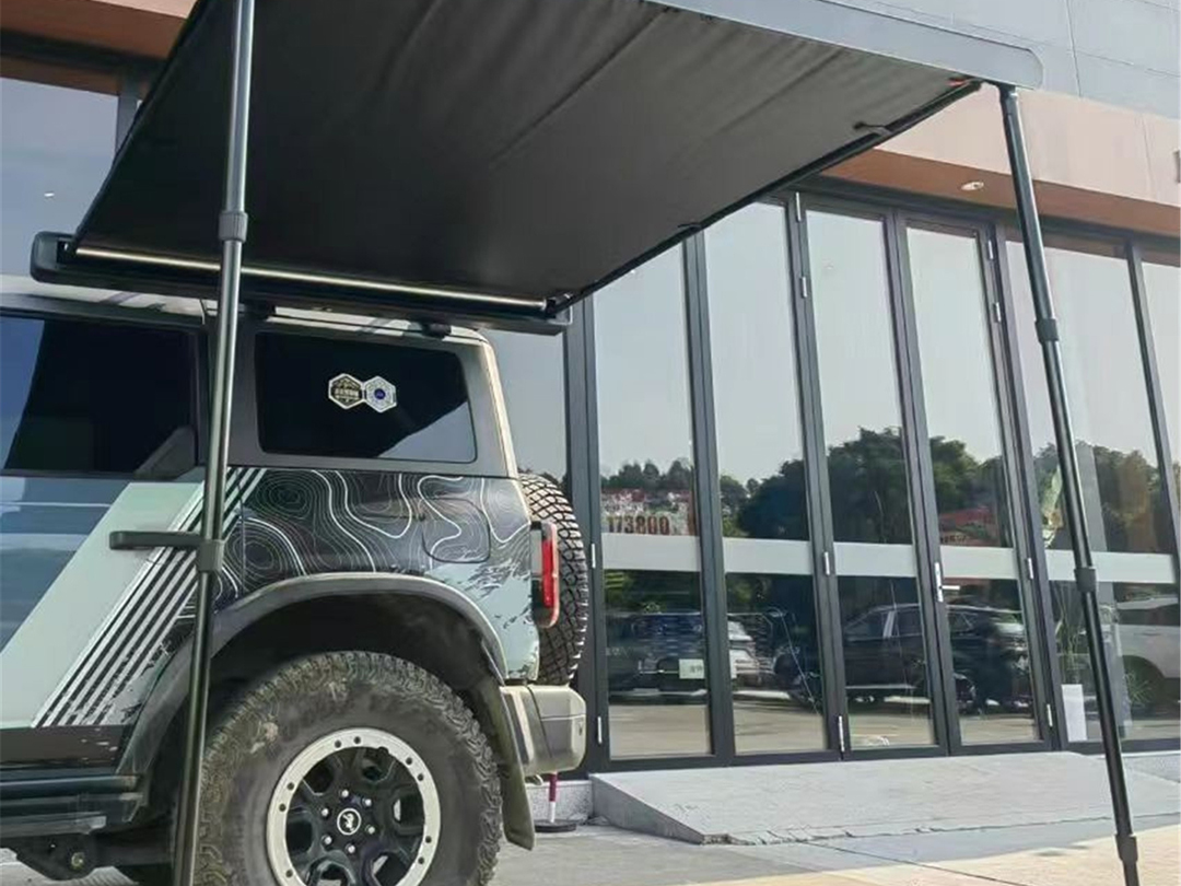 Cette tente latérale 4x4 de haute qualité comprend (3)