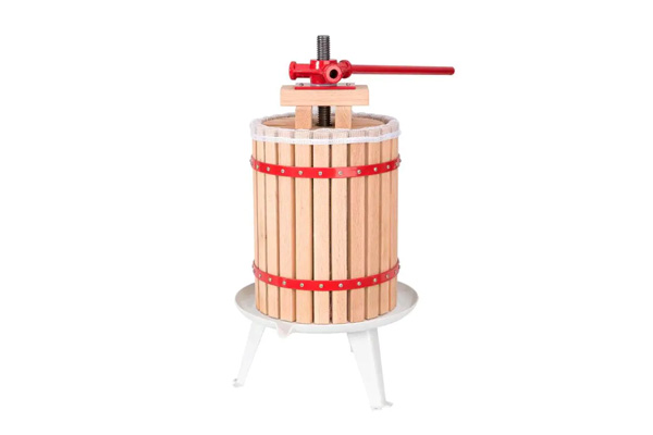 How to use the wooden fruit press to make fruit juice?