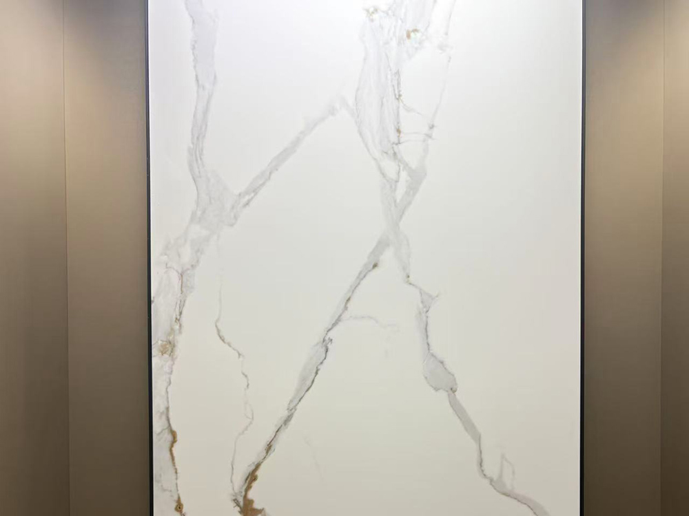 Funtek Sintered Stone recently revisited a completed client project where our large-format sintered stone panels were used extensively in three core ar ( (3).jpg