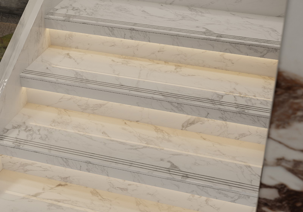 Online article on white flowers - stairs