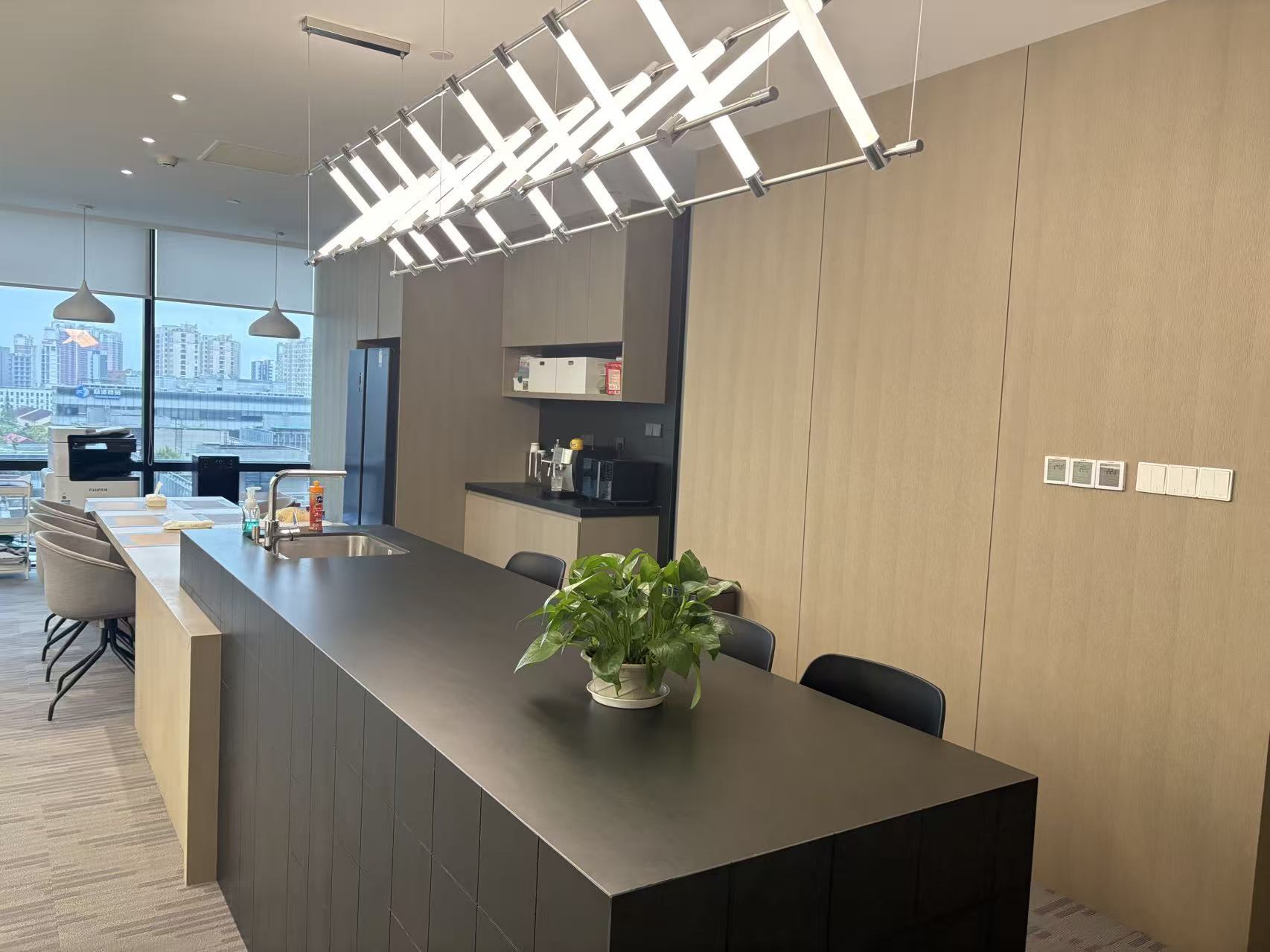 Why More Public Spaces Are Choosing Sintered Stone Over Traditional Stone?