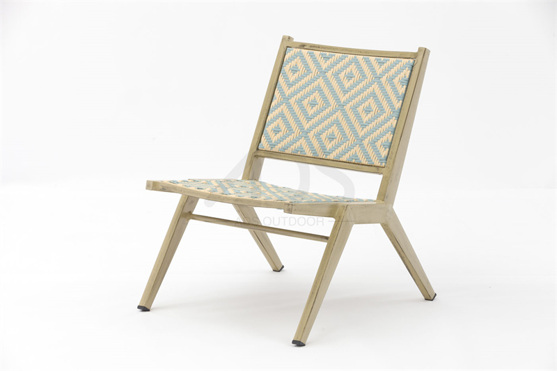 Relax & Unwind: Premium Outdoor Lounge Chair – AD642133