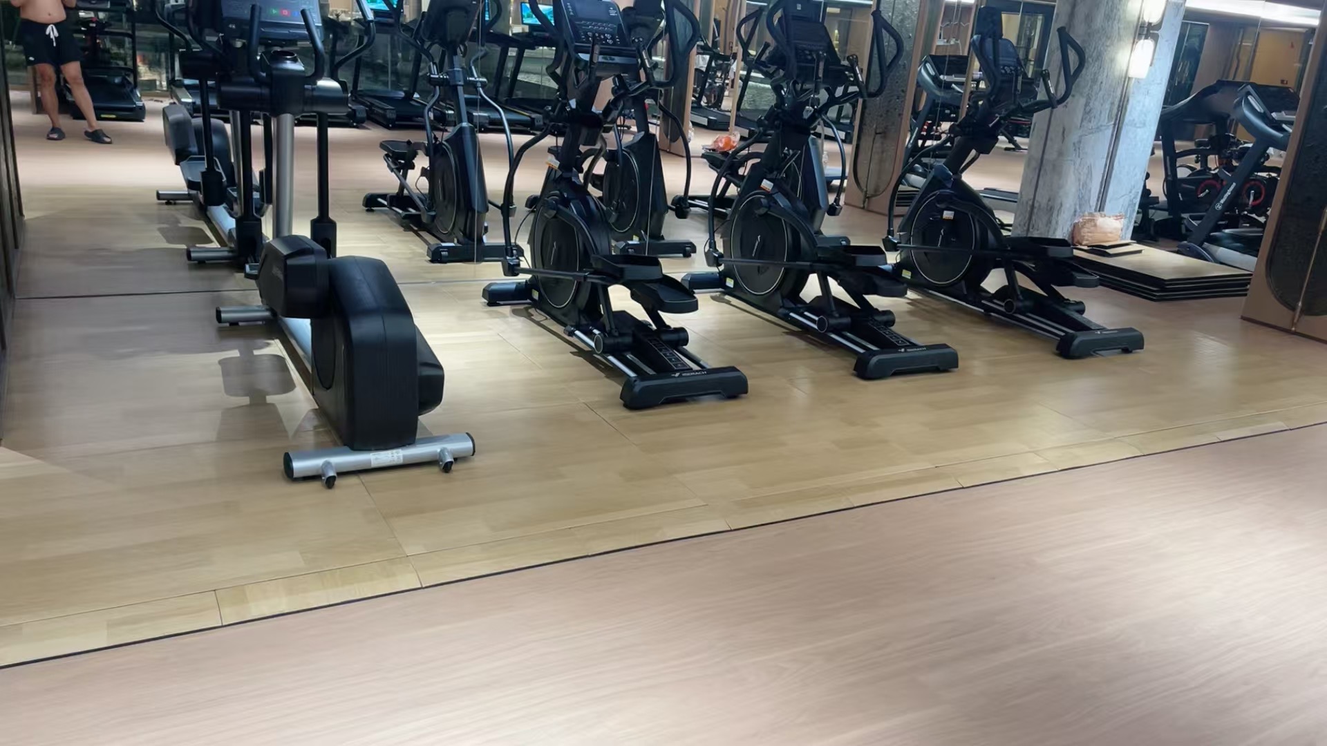 木纹橡胶地砖安装案例2.jpg
