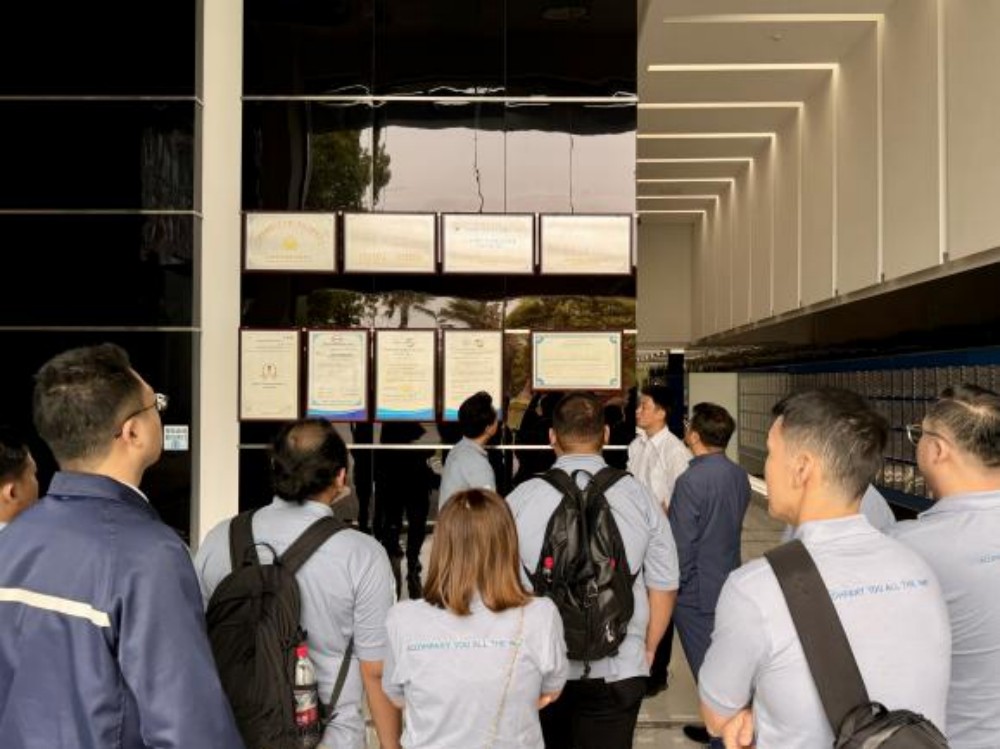 ASEAN Delegations Visit SONGZ to Co-create a New Blueprint for the Electric Bus Air Conditioning Industry (4).jpg
