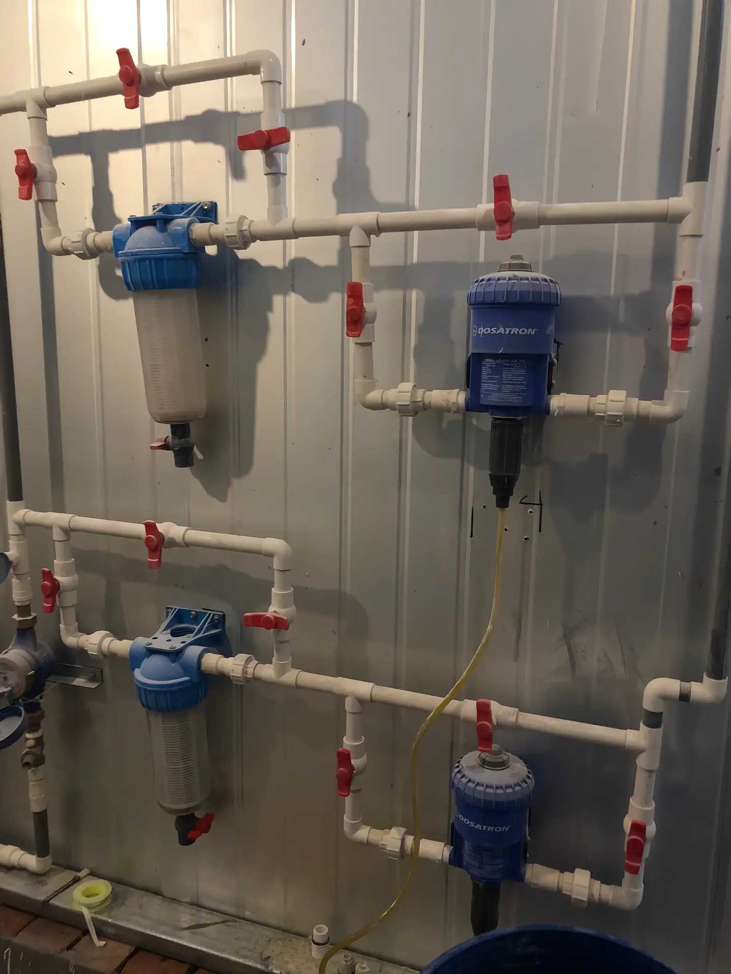 Wie sieht das vordere Ende der Wasserlinie in einem Käfig aus?