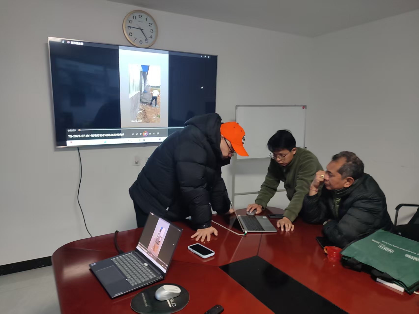 Ein ozeanübergreifendes „Schweine“-Projekt: China und Indonesien arbeiten gemeinsam an einem Konzept für eine Schweinezuchtindustrie mit einer Million Tieren.