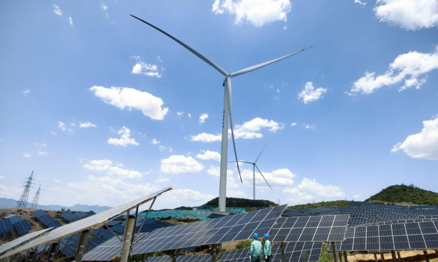 China's wind & PV grid-connected installed capacity tops 1.8 bln kW for first time