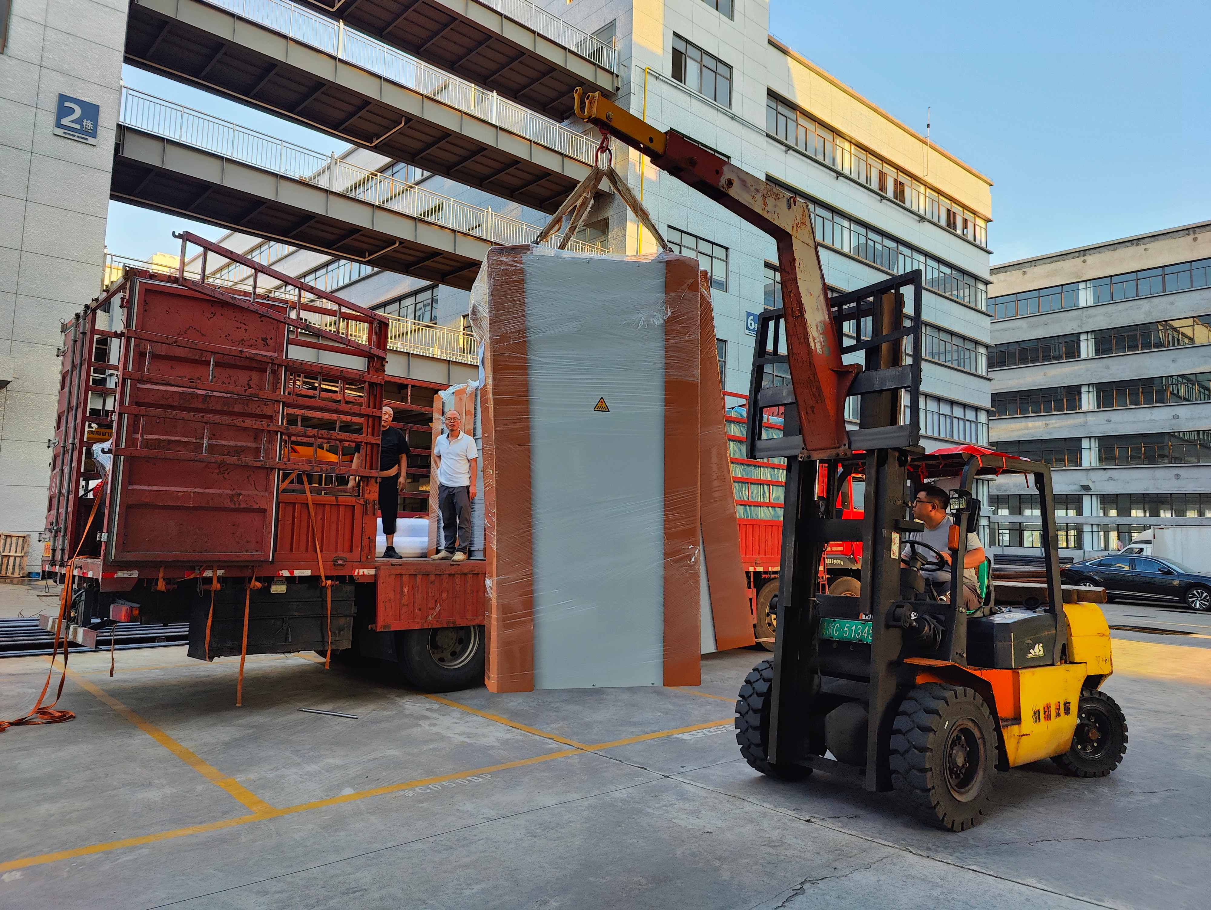 From planning to commissioning, reliable throughout the entire process | Nanyoung Power Transmission and Distribution's high and low voltage complete equipment is ready for shipment