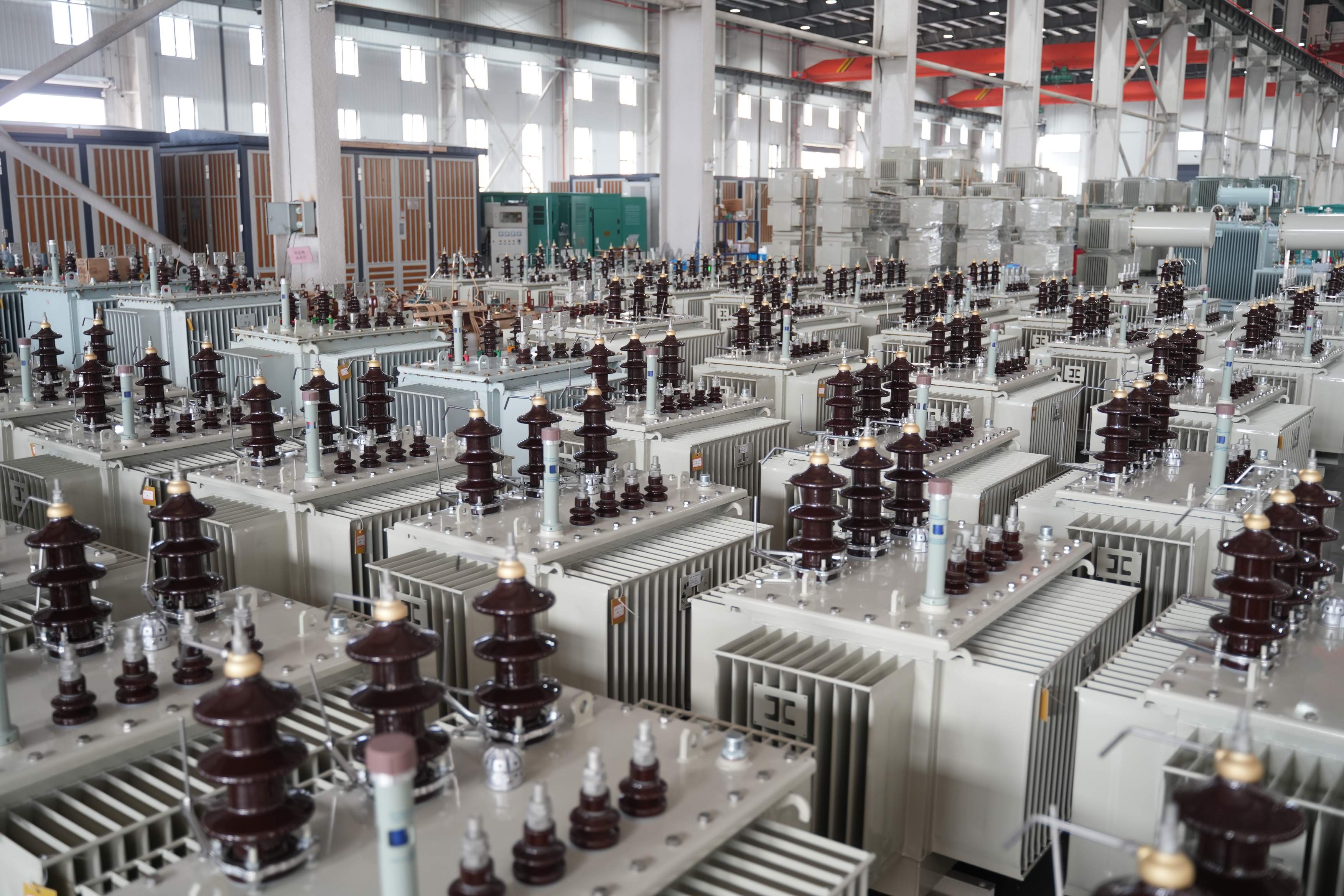 aprofondi son lanprent dan bann marse aletranze, Guoxiang Power in anvoy en gran konsign bann transformater de o kalite dan Lafrik, e donn sipor solid bann linisyativ amelyorasyon grid elektrisite lokal.