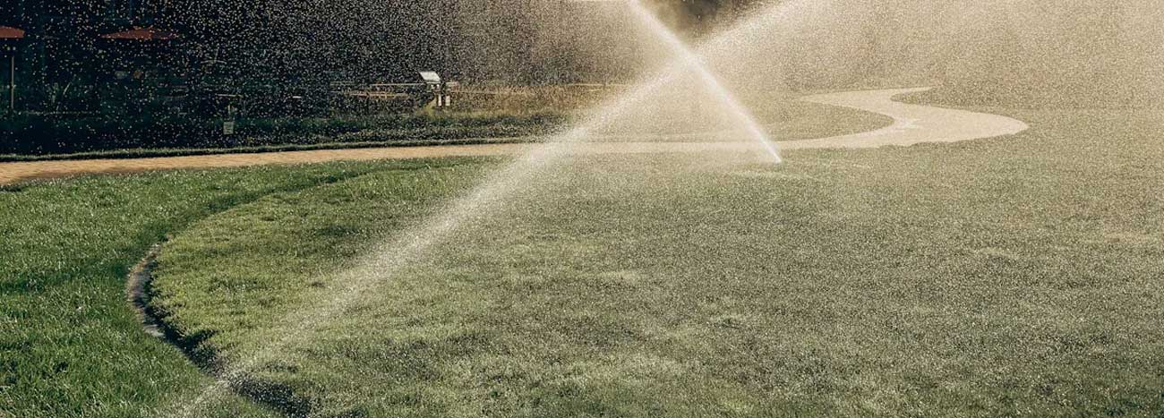 How-to-Choose-the-Right-Garden-Gear-Sprinkler-for-Large-Scale-Lawns2.jpg