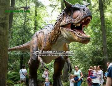 Dinosaurusbeeld, animatronische Carnotaurus, voor buitendecoratie