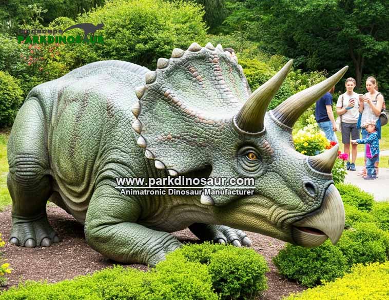 Estátua realista de dinossauro Triceratops-03.jpg