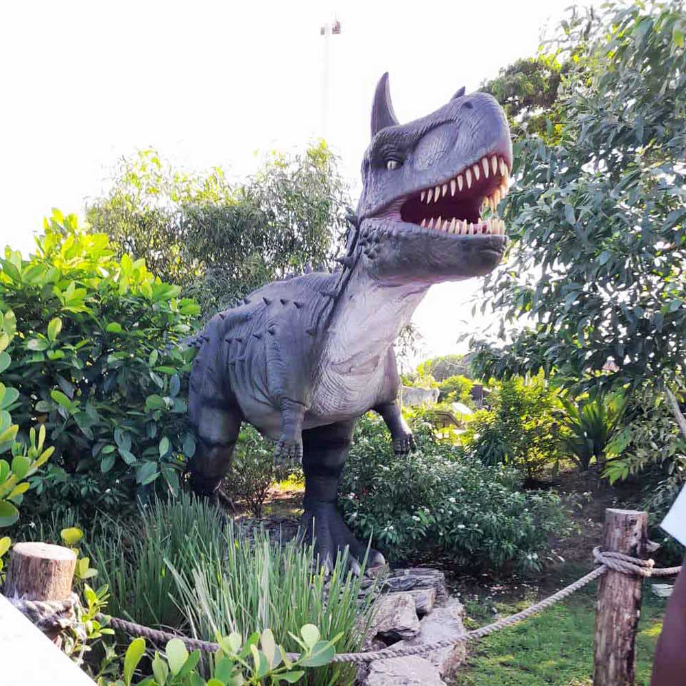 Animatornic-dinozaur-Carnotaurus-02