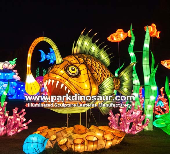 Verlichte lantaarns in de vorm van een zeewolf en displays met een onderwaterthema - 002