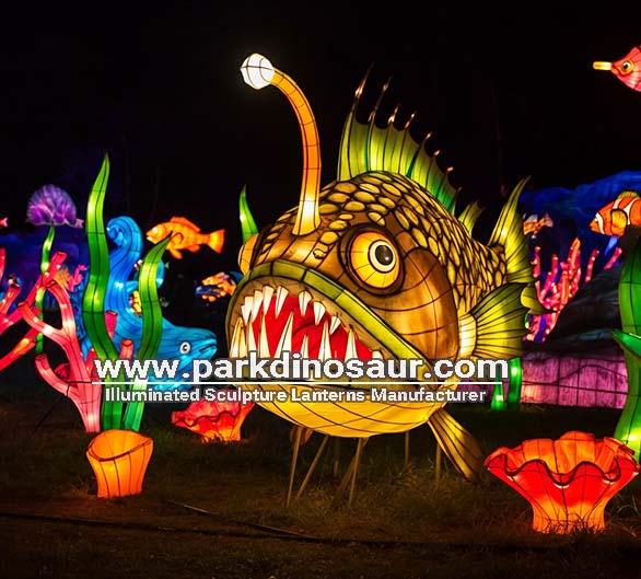 Verlichte lantaarns in de vorm van een zeewolf en displays met een onderwaterthema - 0044