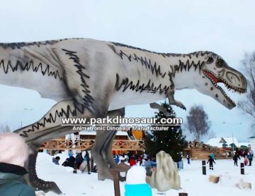 Reusachtige dinosaurusbeelden op ware grootte.