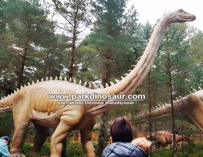 Realistische buitendinosaurussen met lange nek van Dinosaur Company