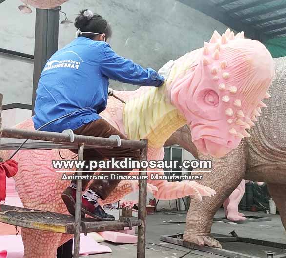 Interactief Pachycephalosaurus-dinosaurusbeeld met sensorgestuurde productie - 01