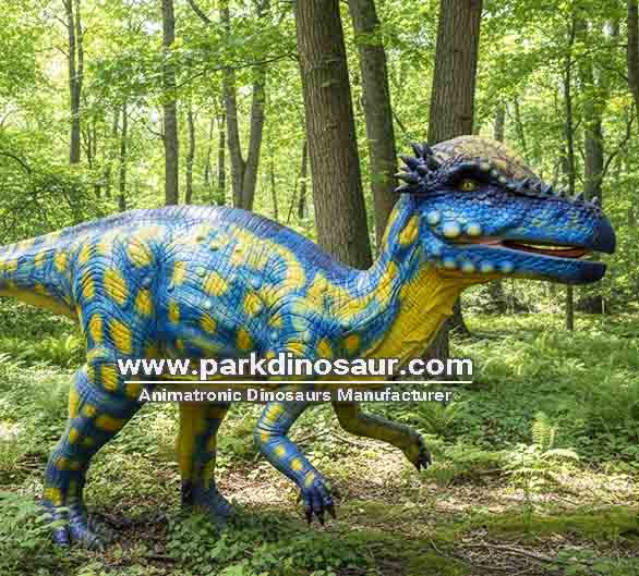 Estátua interativa de dinossauro Paquicefalossauro na cor amarela com movimentos acionados por sensor.