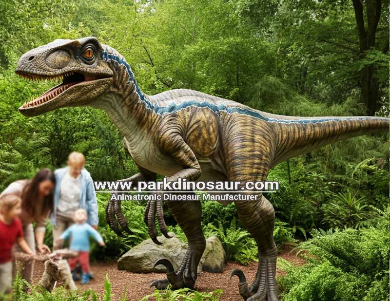 Producent niestandardowych dinozaurów naturalnej wielkości dostarcza na sprzedaż animatronika Velociraptor Blue Raptor