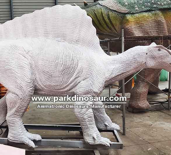 Realistic interactive dinosaur life size dino Ouranosaurus production -04