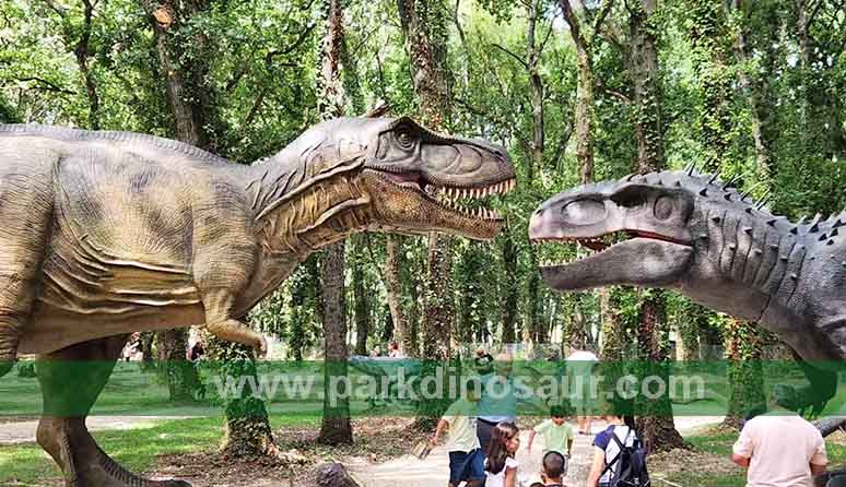 Large realistic theropod displayed in the completed Lugo attraction