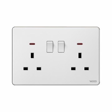 13A Switched Socket With Neo