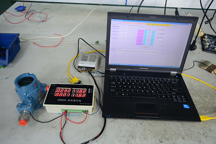 SM200-A HART 資料顯示系統與羅斯蒙特壓力變送器的應用示意圖.JPG