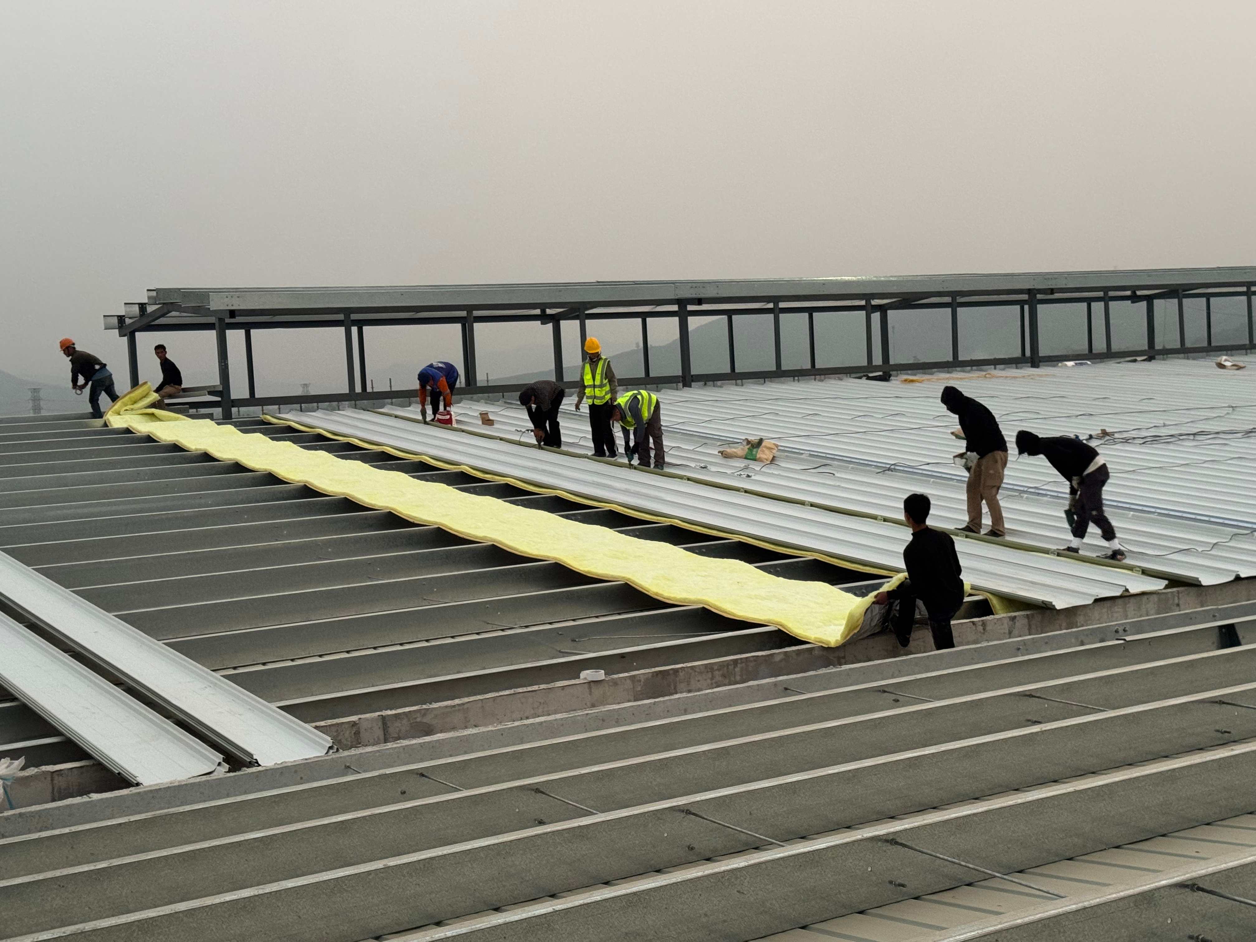 long-span-metal-roof-construction-01.jpg