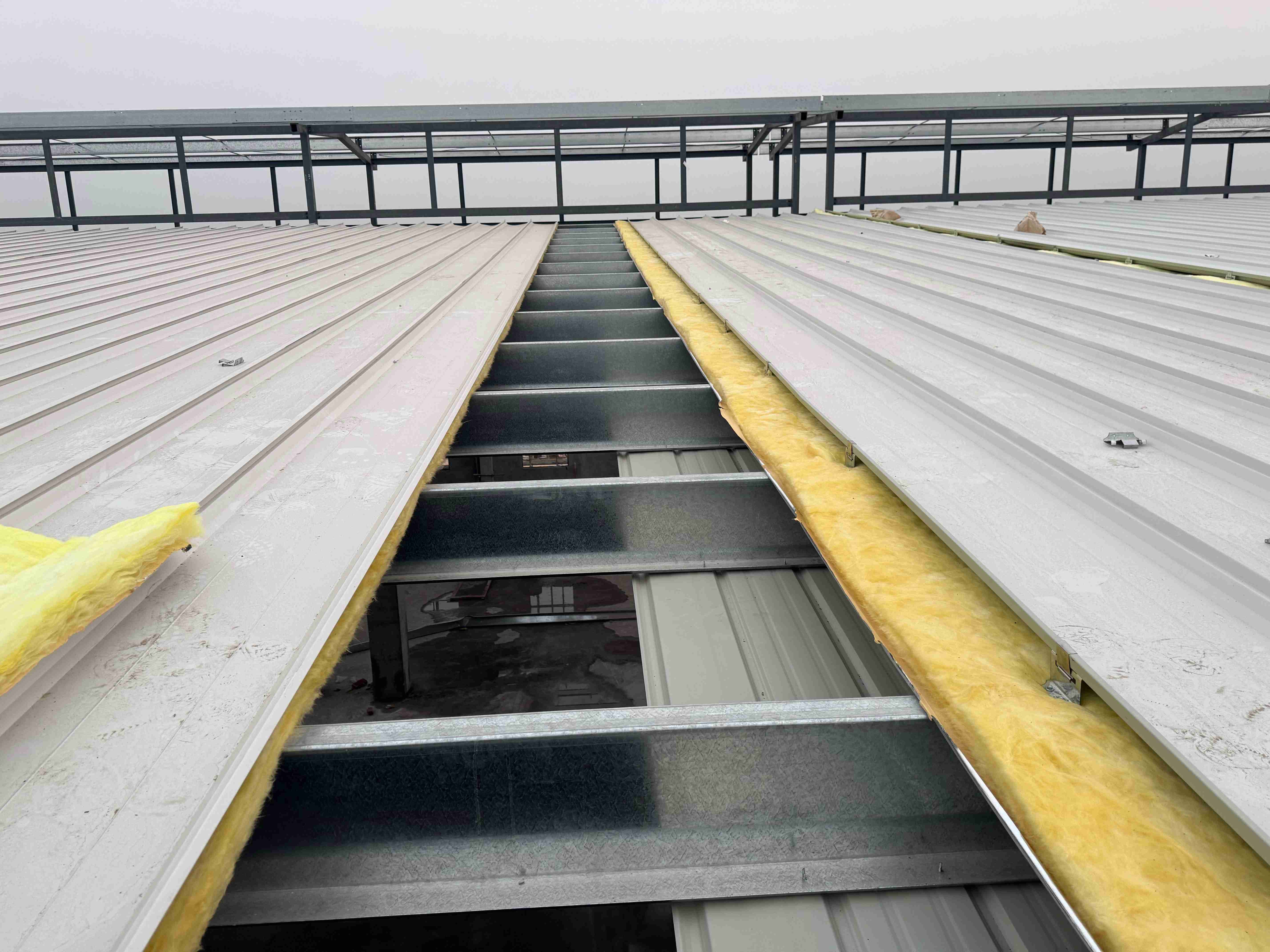 long-span-metal-roof-construction-02.jpg