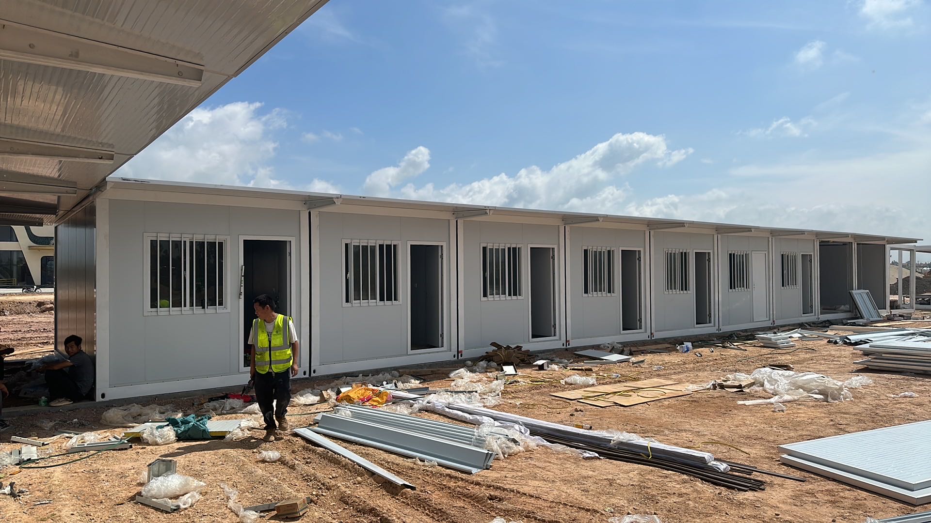 vietnam-haiphong-flat-pack-container-installation-03.jpg