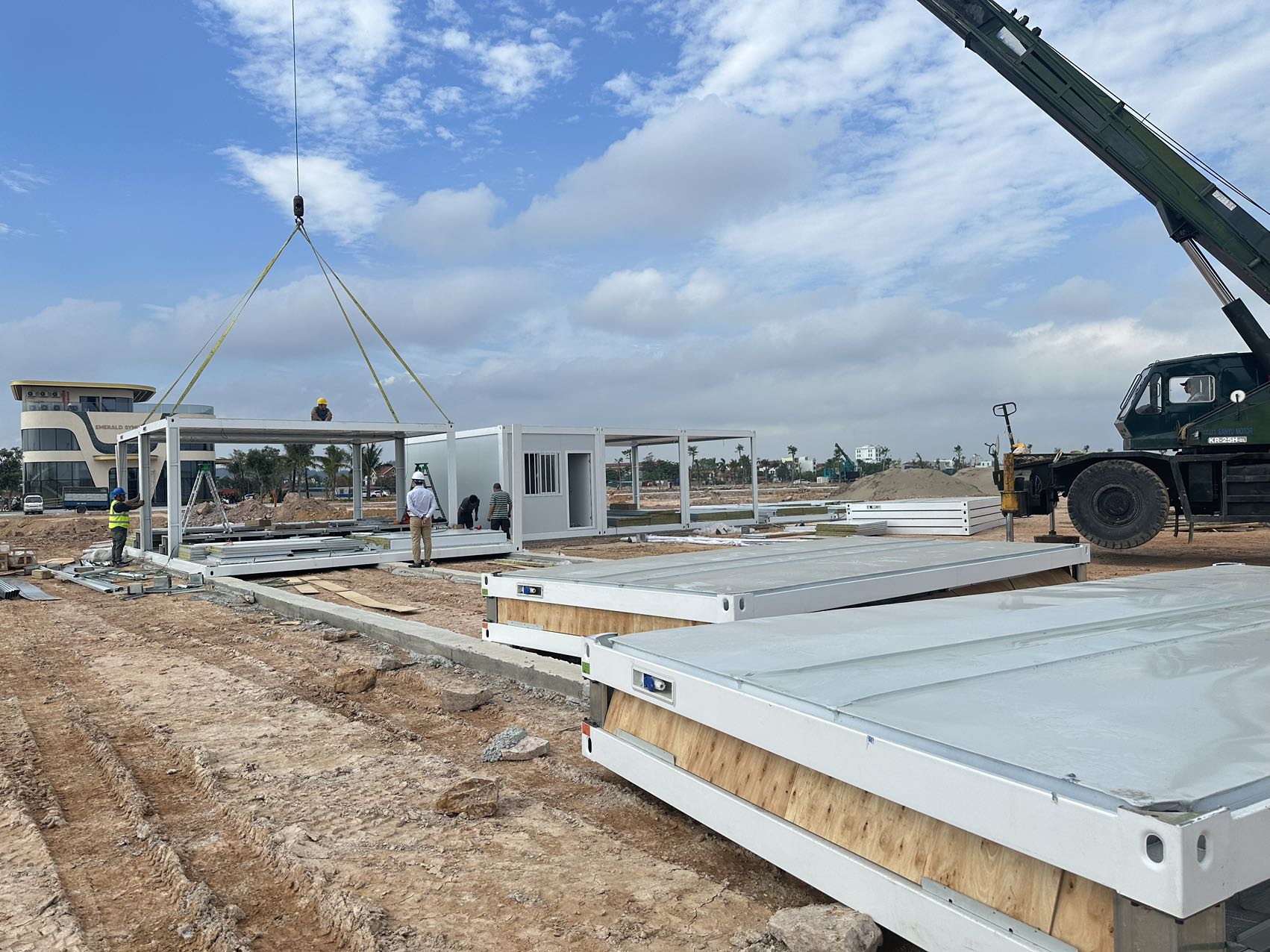 vietnam-haiphong-flat-pack-container-lifting-03.jpg