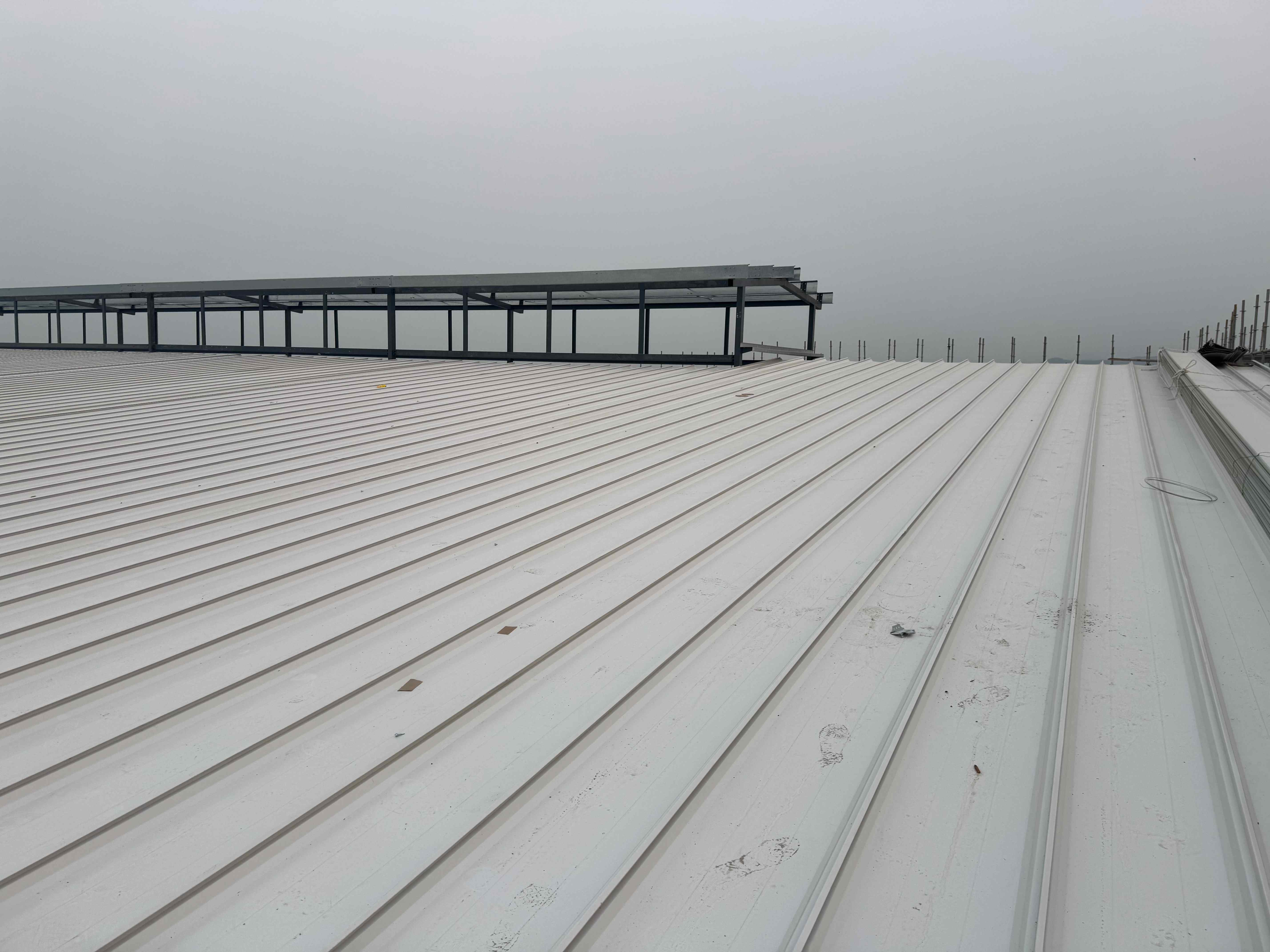vietnam-industrial-roofing-system-progress-01.jpg