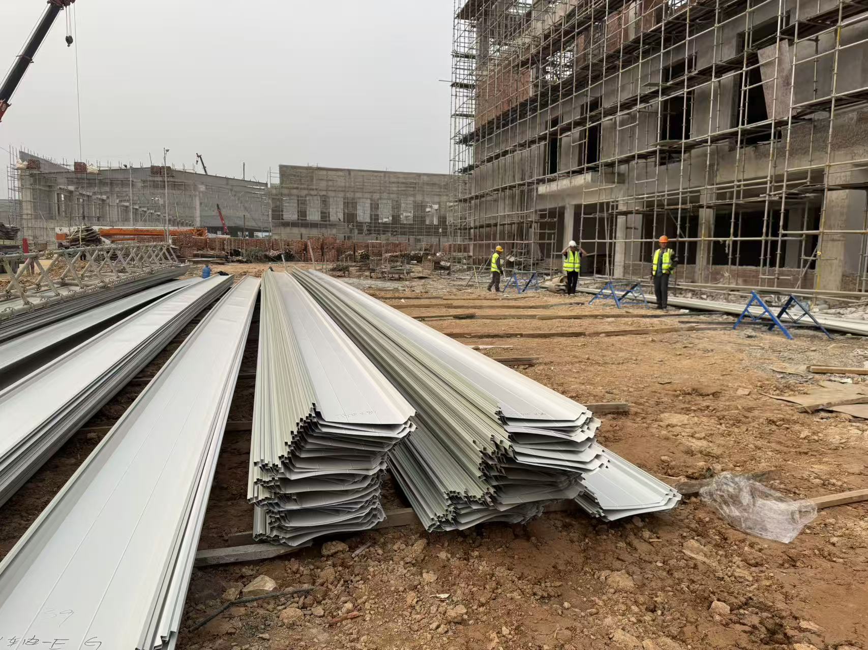 long-roof-panel-production02.jpg