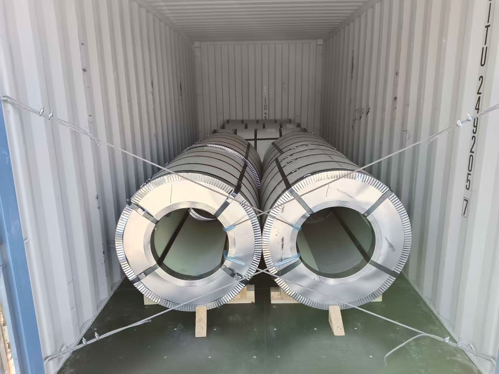 steel-coil-feeding-on-site-roll-forming-machine.jpg (3).jpg